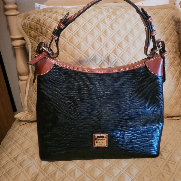 Dooney and Bourke handbag - Picture 1 of 9